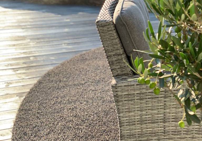 ScanTurf Trend designgress på en terrasse